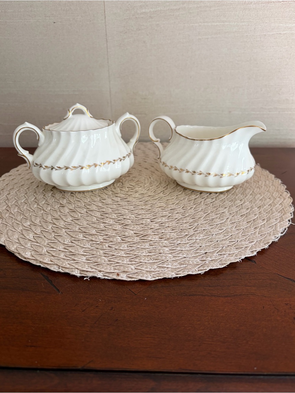 Royal Doulton Adrian H4816 Creamer and Sugar Bowl, Bone China, England gold leaf